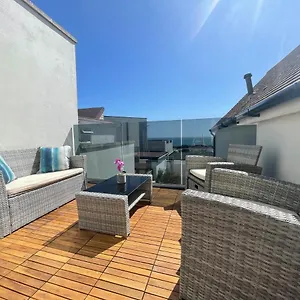 Coastline Retreats: Themed Seaside With Luxury Bath Apartment Bournemouth